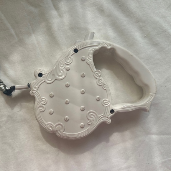 Baroque White Retractable pet dog leash - Picture 1 of 2